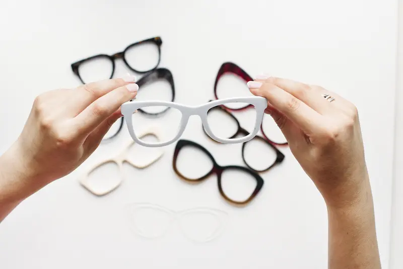 Benefits of wearing spectacles and the right spectacle shape